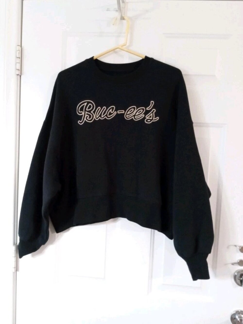 Buc-ees Pullover Women's Small Black Embroidered Logo Cropped Fleece Sweatshirt